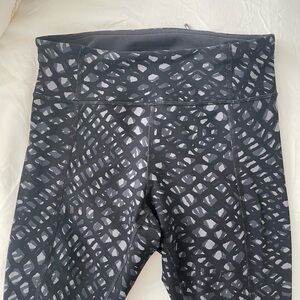 Lululemon leggings size 6